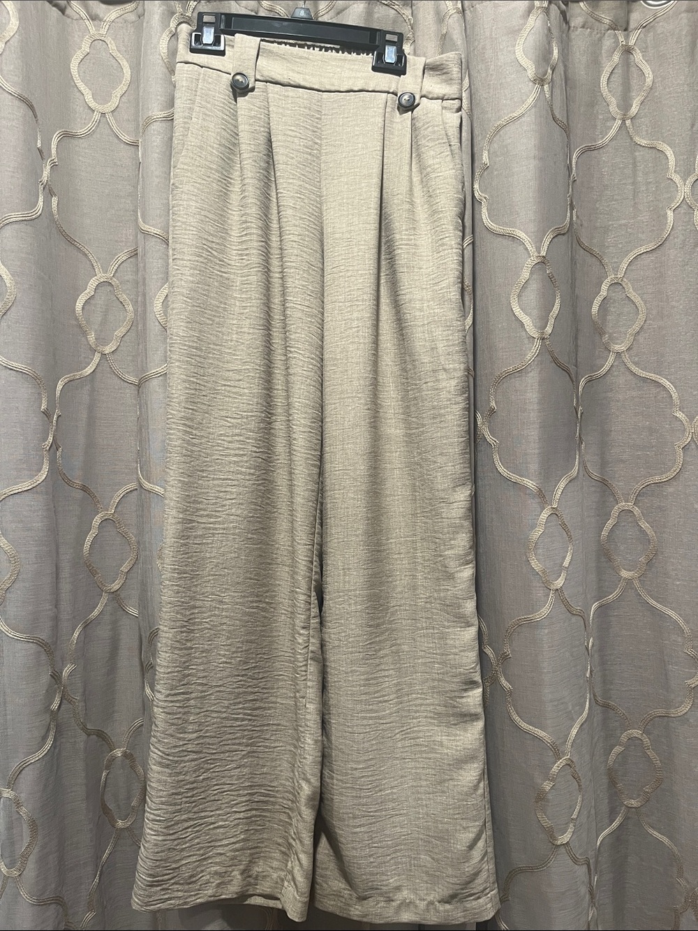 Monteau Wide-Leg Pleated Pants in Light Taupe